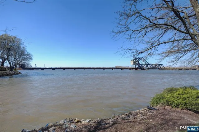 $3,600 | 195 Sandcastle Key, Secaucus, NJ 07094