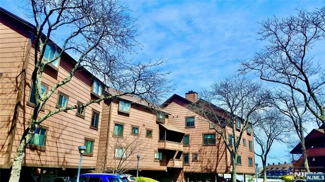 $3,600 | 195 Sandcastle Key, Secaucus, NJ 07094