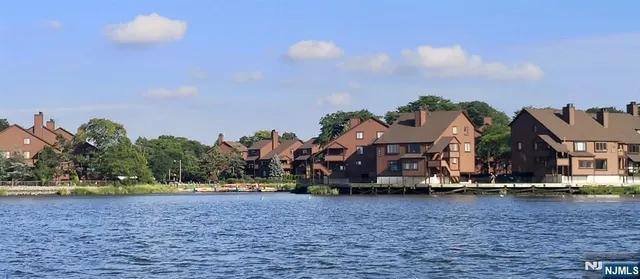 $3,600 | 195 Sandcastle Key, Secaucus, NJ 07094