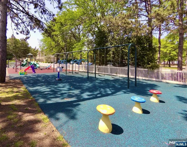 $3,600 | 195 Sandcastle Key, Secaucus, NJ 07094