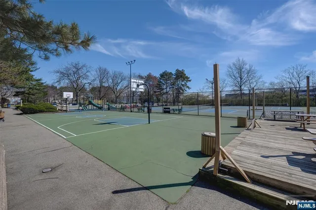 $3,600 | 195 Sandcastle Key, Secaucus, NJ 07094