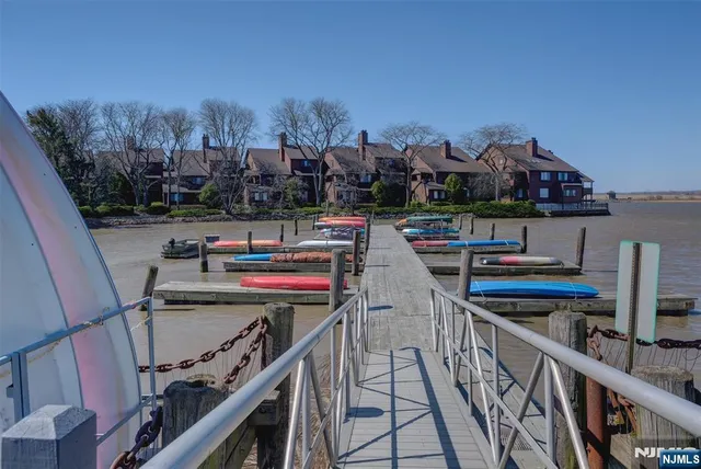 $3,600 | 195 Sandcastle Key, Secaucus, NJ 07094