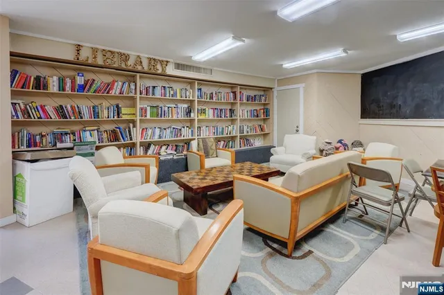 $3,600 | 195 Sandcastle Key, Secaucus, NJ 07094