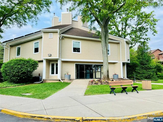 $3,600 | 195 Sandcastle Key, Secaucus, NJ 07094