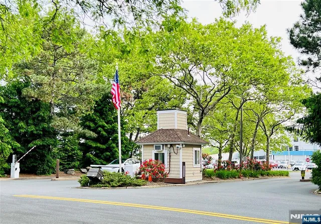 $3,600 | 195 Sandcastle Key, Secaucus, NJ 07094