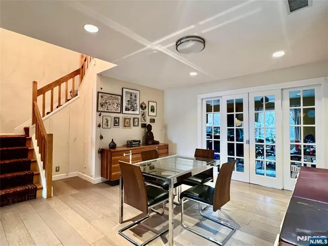 $3,600 | 195 Sandcastle Key, Secaucus, NJ 07094