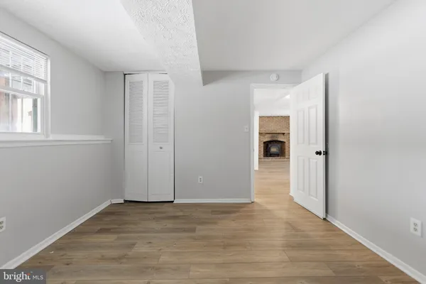 a view of a livingroom with wooden floor and closet