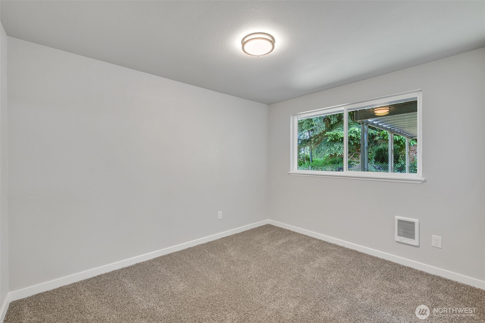 12833 9th Avenue Southwest Burien, WA 98146 - Photo 28 of 39