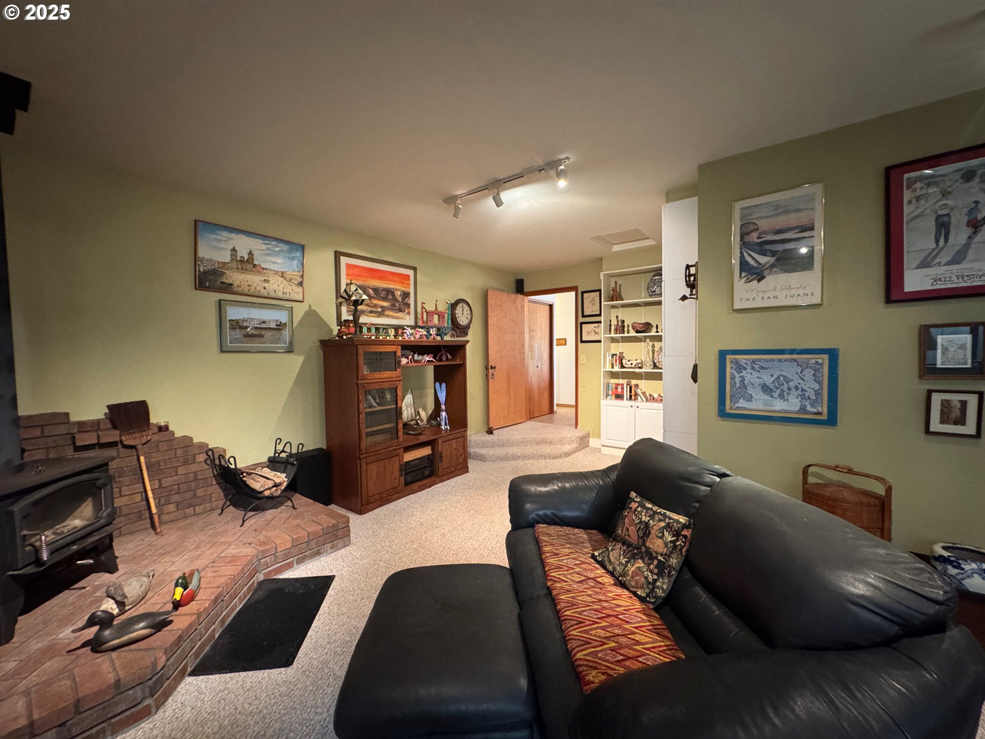 88468 Trout Pond Lane Southwest Bandon, OR 97411 - Photo 26 of 44 a living room with furniture and a flat screen tv