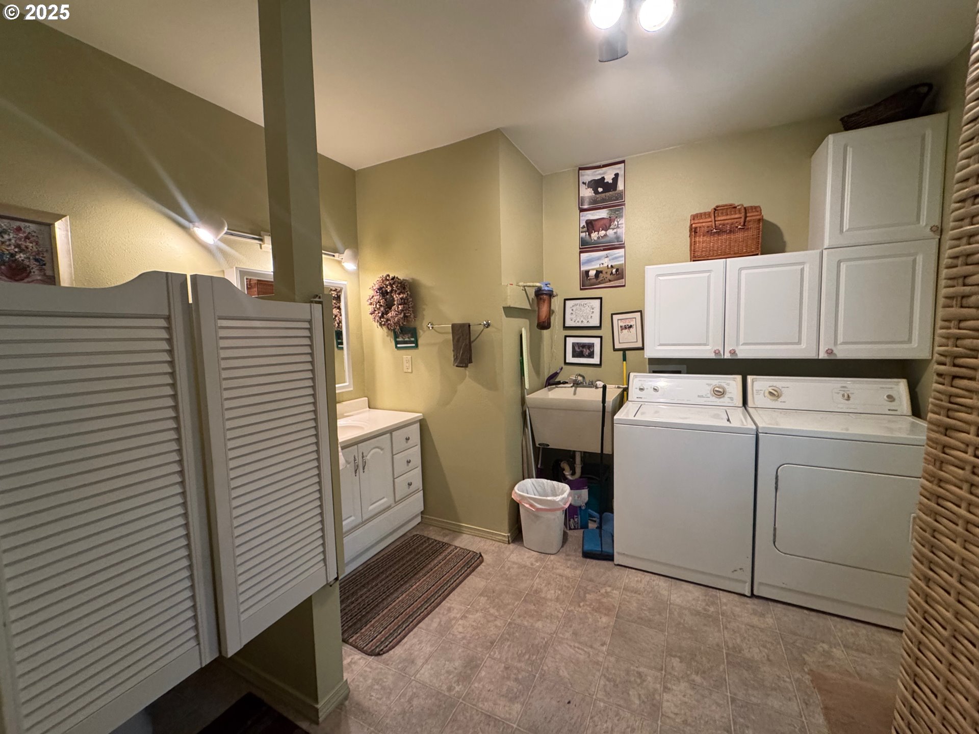 88468 Trout Pond Lane Southwest Bandon, OR 97411 - Photo 28 of 44 a room with storage and utility