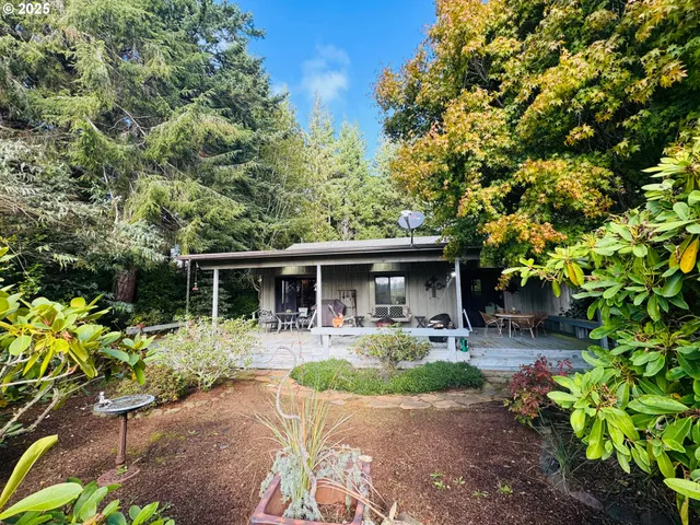 a view of a backyard with sitting area and garden