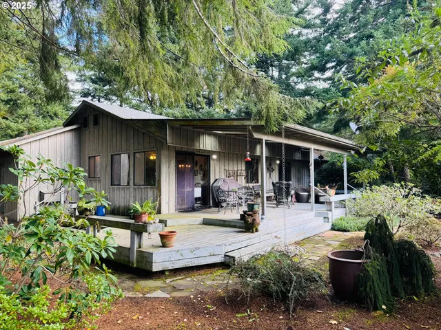 a view of outdoor space with seating space