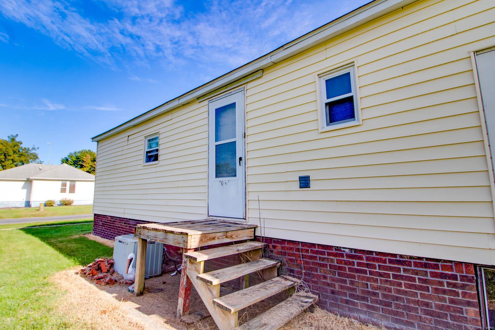 210 Fulton Street Gillespie, IL 62033 - Photo 13 of 44