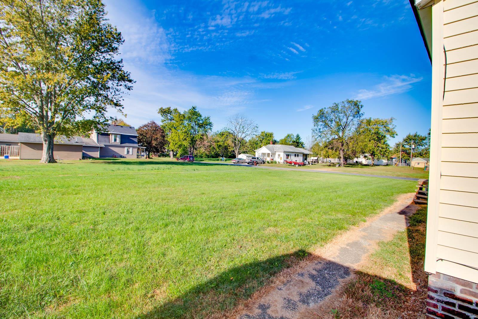 210 Fulton Street Gillespie, IL 62033 - Photo 14 of 44