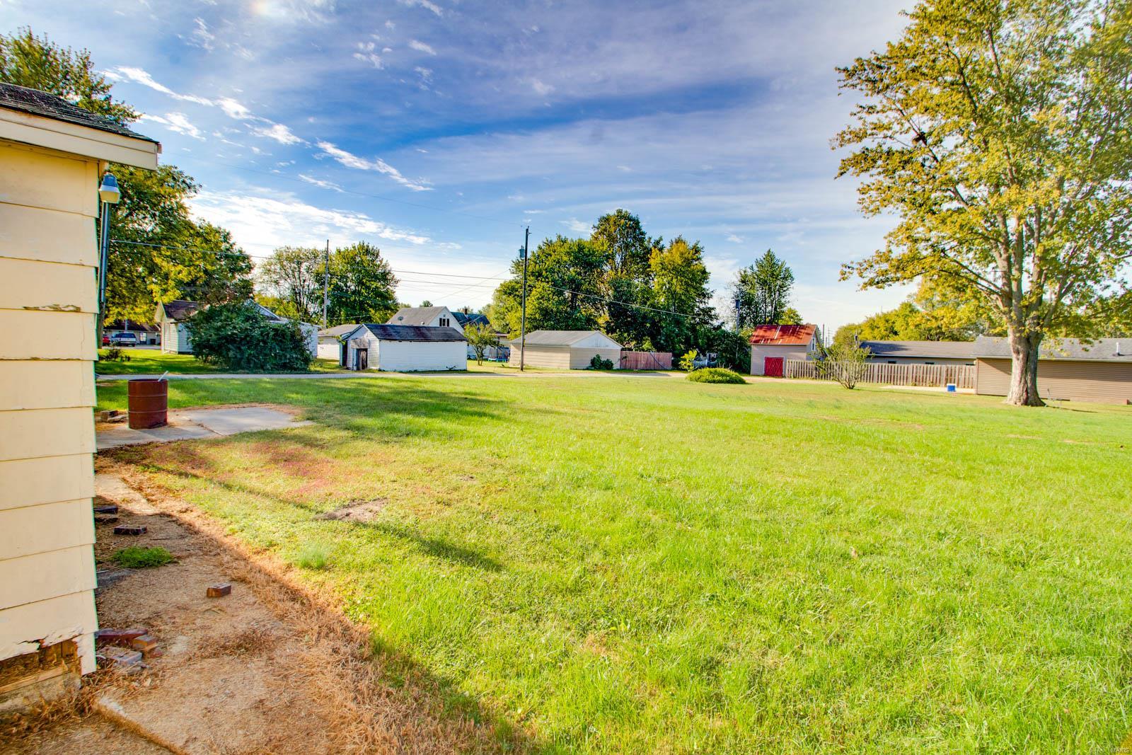 210 Fulton Street Gillespie, IL 62033 - Photo 15 of 44