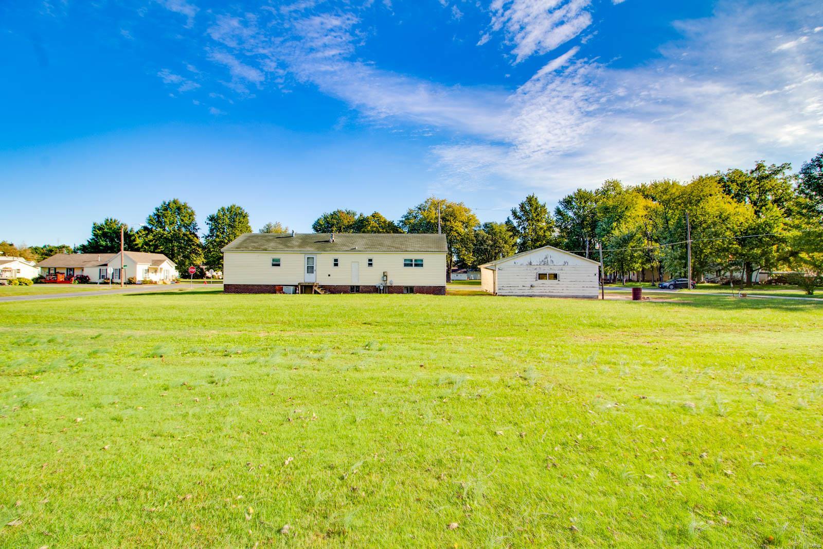 210 Fulton Street Gillespie, IL 62033 - Photo 16 of 44