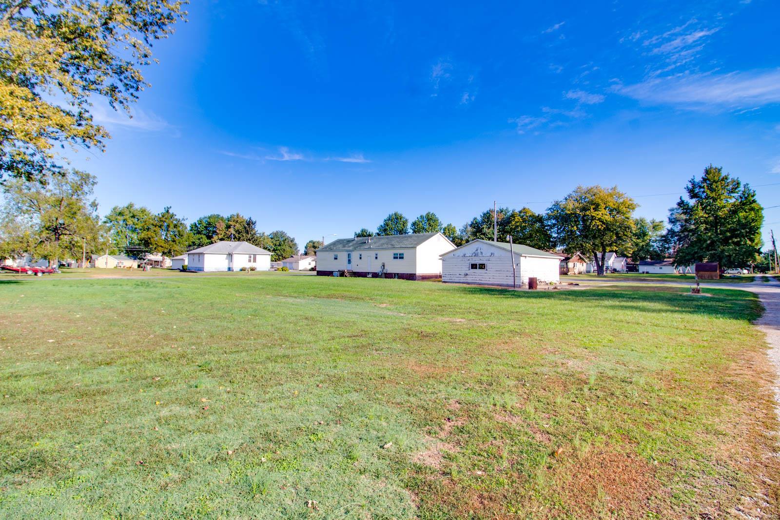 210 Fulton Street Gillespie, IL 62033 - Photo 18 of 44