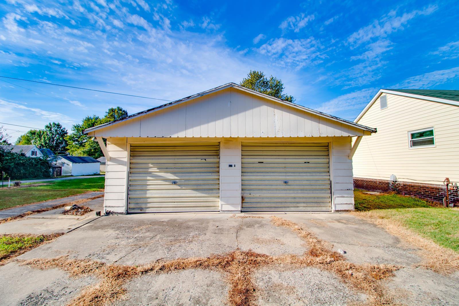 210 Fulton Street Gillespie, IL 62033 - Photo 4 of 44