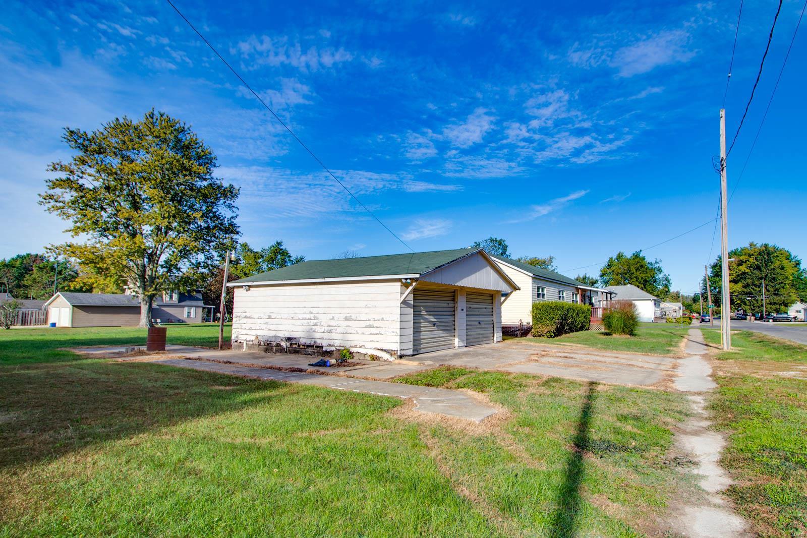 210 Fulton Street Gillespie, IL 62033 - Photo 5 of 44