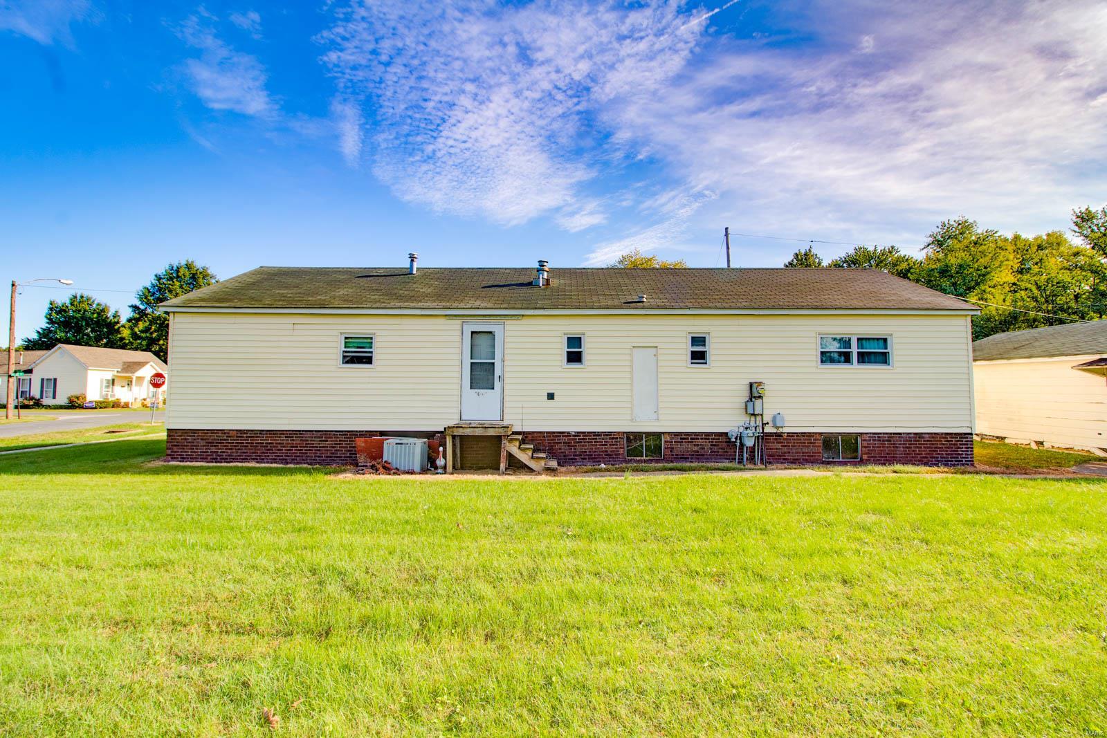 210 Fulton Street Gillespie, IL 62033 - Photo 7 of 44