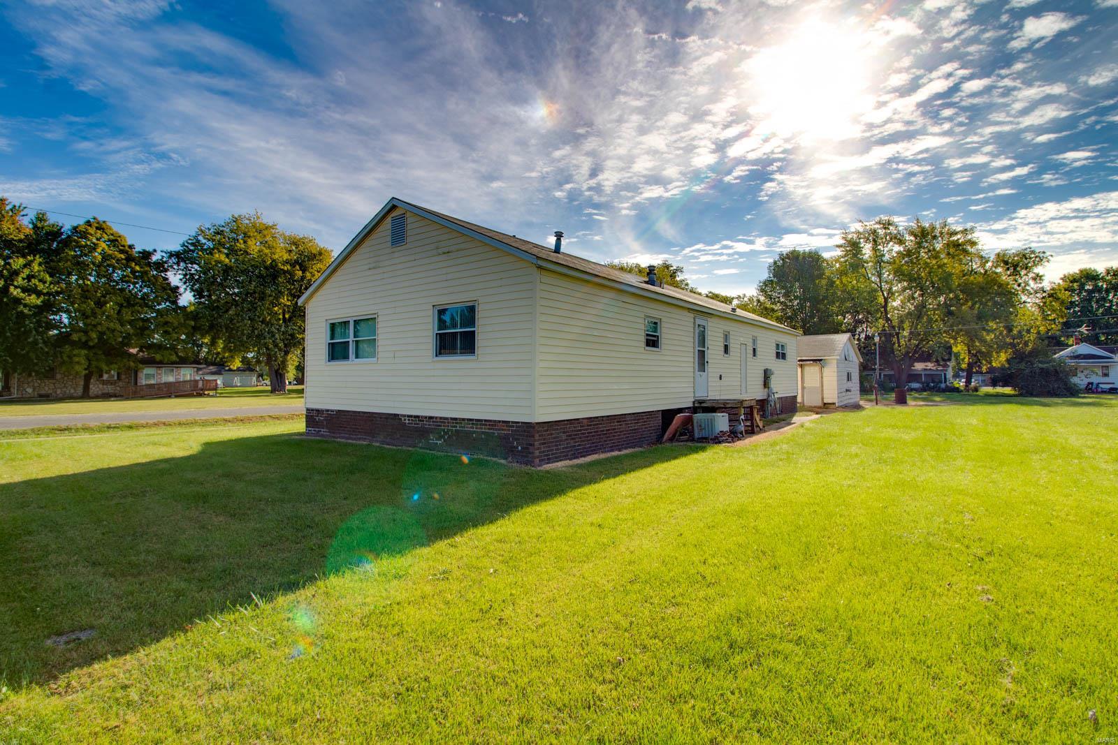 210 Fulton Street Gillespie, IL 62033 - Photo 8 of 44