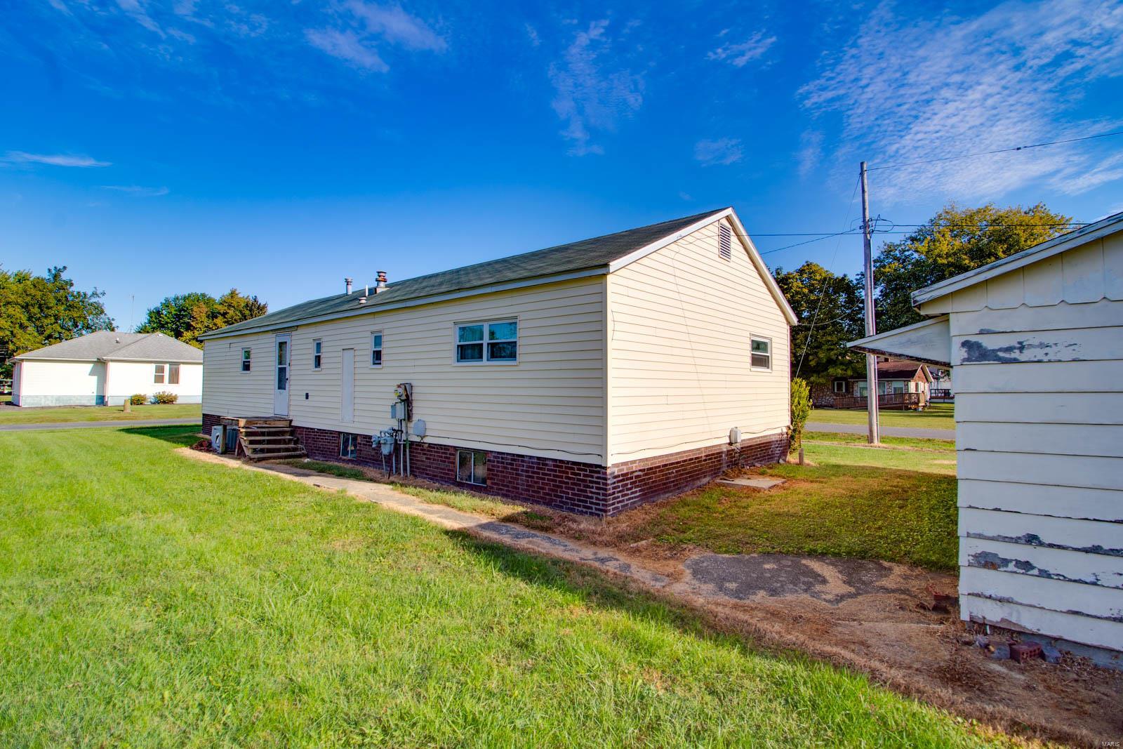 210 Fulton Street Gillespie, IL 62033 - Photo 9 of 44