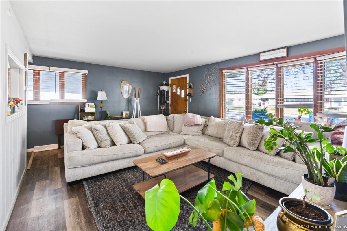 9025 South Corcoran Road Hometown, IL 60456 - Photo 5 of 27 Gallery Image 5