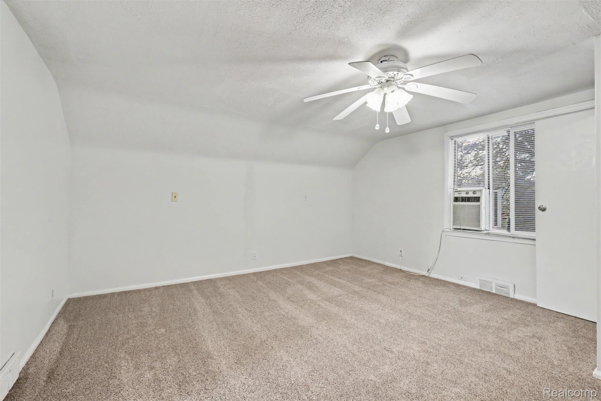7136 Rosedale Boulevard Allen Park, MI 48101 - Photo 36 of 51 36.jpg