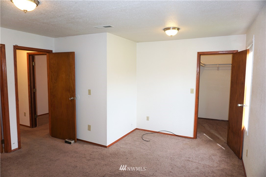 5503 Parker Road East Sumner, WA 98390 - Photo 14 of 19