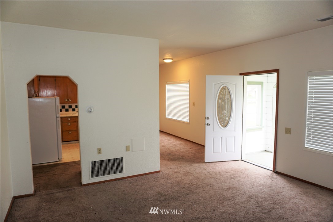 5503 Parker Road East Sumner, WA 98390 - Photo 5 of 19