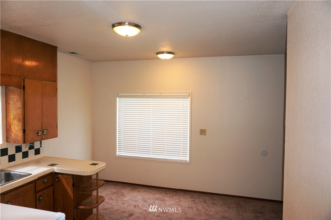 5503 Parker Road East Sumner, WA 98390 - Photo 8 of 19