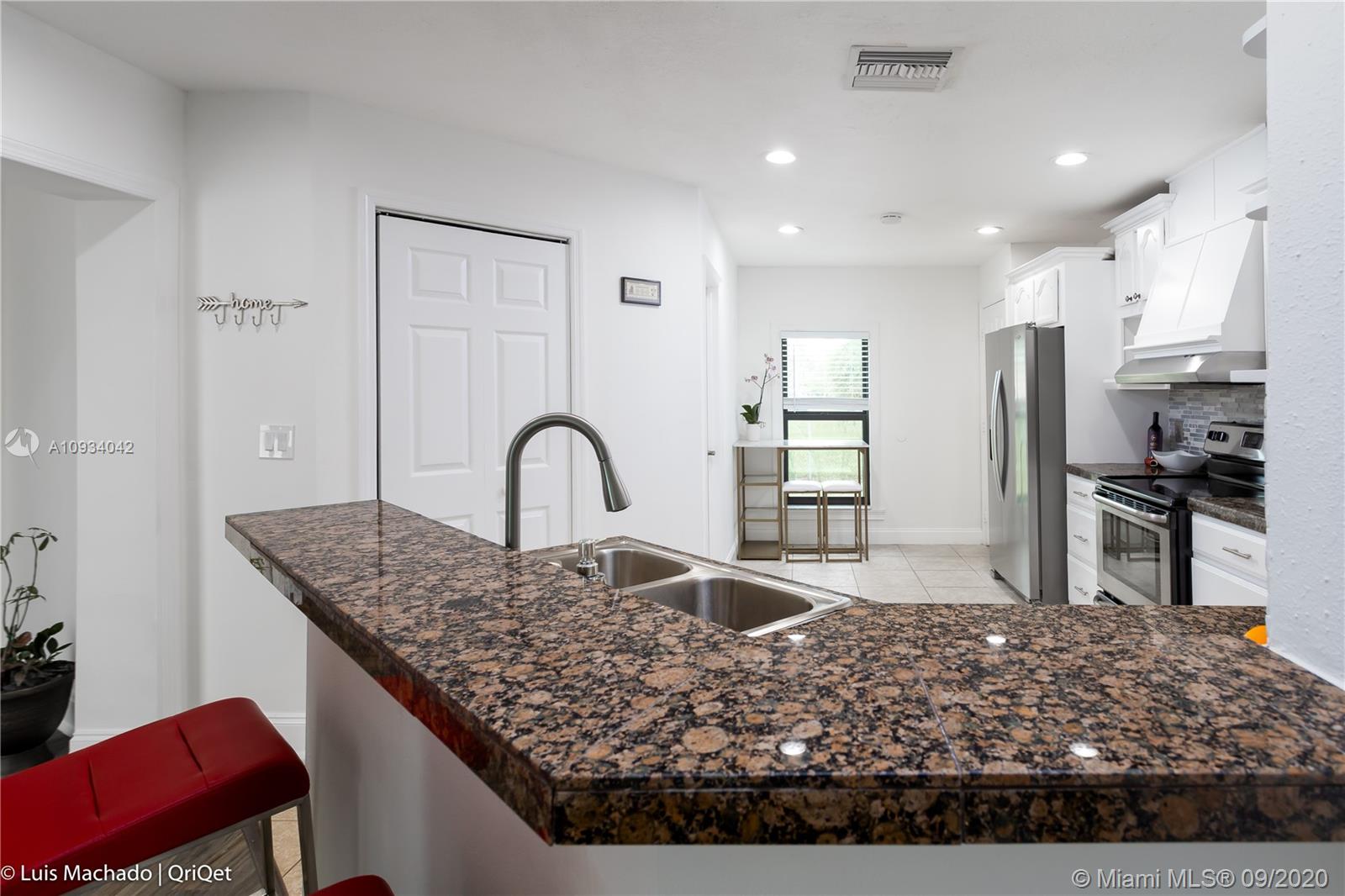 5910 Southwest 195th Terrace Southwest Ranches, FL 33332 - Photo 12 of 42