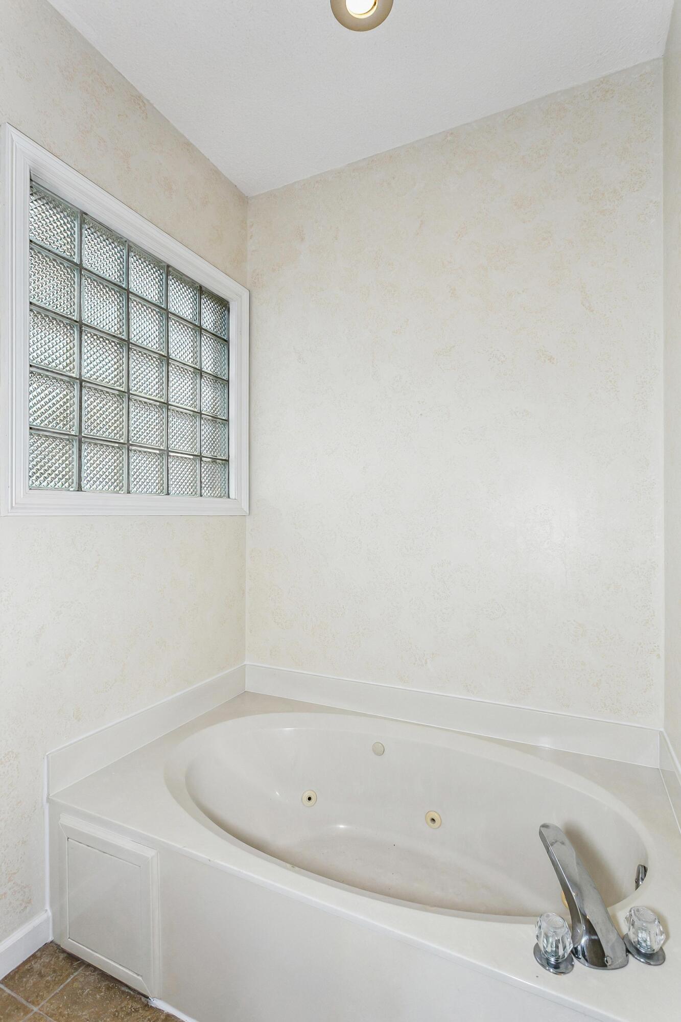 311 Juniper Street Destin, FL 32541 - Photo 22 of 35 Jacuzzi Tub with glass block window
