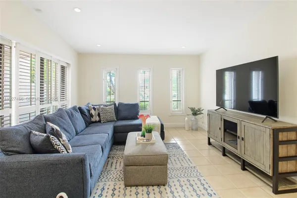 $3,000 | 10629 Southwest 74th Terrace, Miami, FL 33173