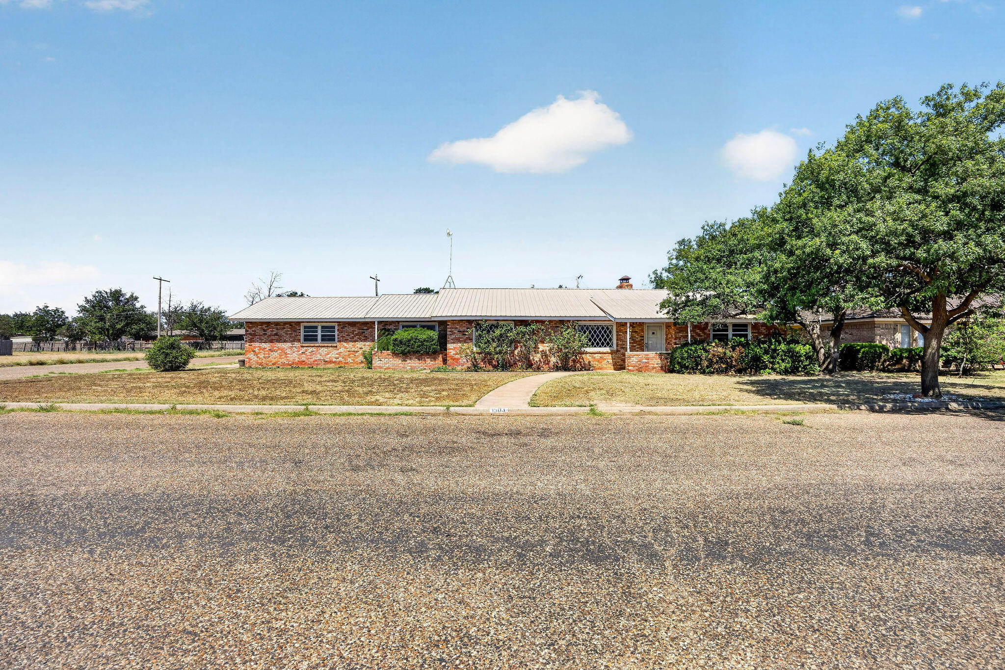 1503 Ave K Ralls, TX 79357 - Photo 1 of 41 B66A2845