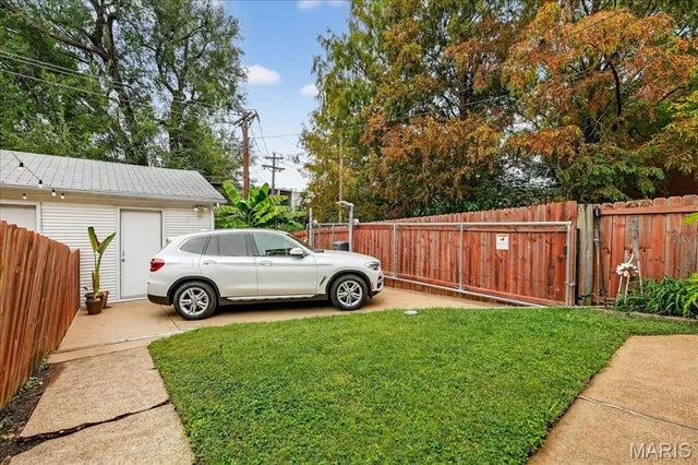 $330,000 | 2327 Park Avenue, St. Louis, MO 63104