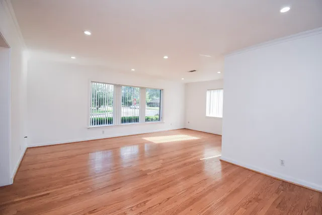 $5,000 | 5666 Overbrook Lane, Houston, TX 77056