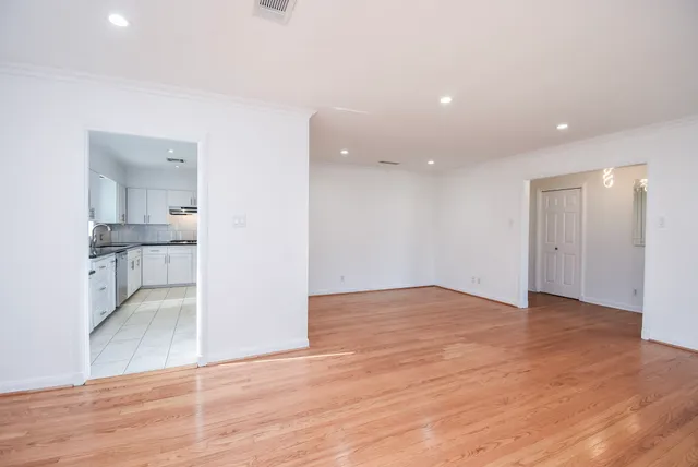 $5,000 | 5666 Overbrook Lane, Houston, TX 77056