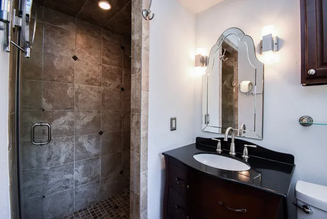 $5,000 | 5666 Overbrook Lane, Houston, TX 77056