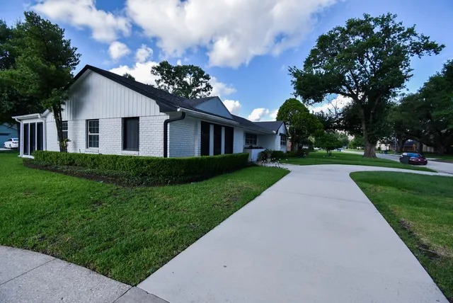 $5,000 | 5666 Overbrook Lane, Houston, TX 77056