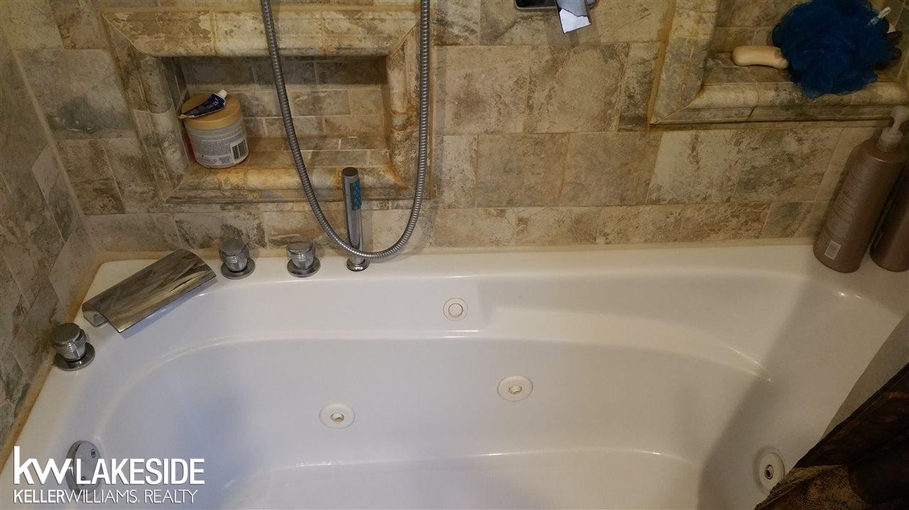 15744 Charles R Avenue Eastpointe, MI 48021 - Photo 16 of 36 31308839-15.JPG