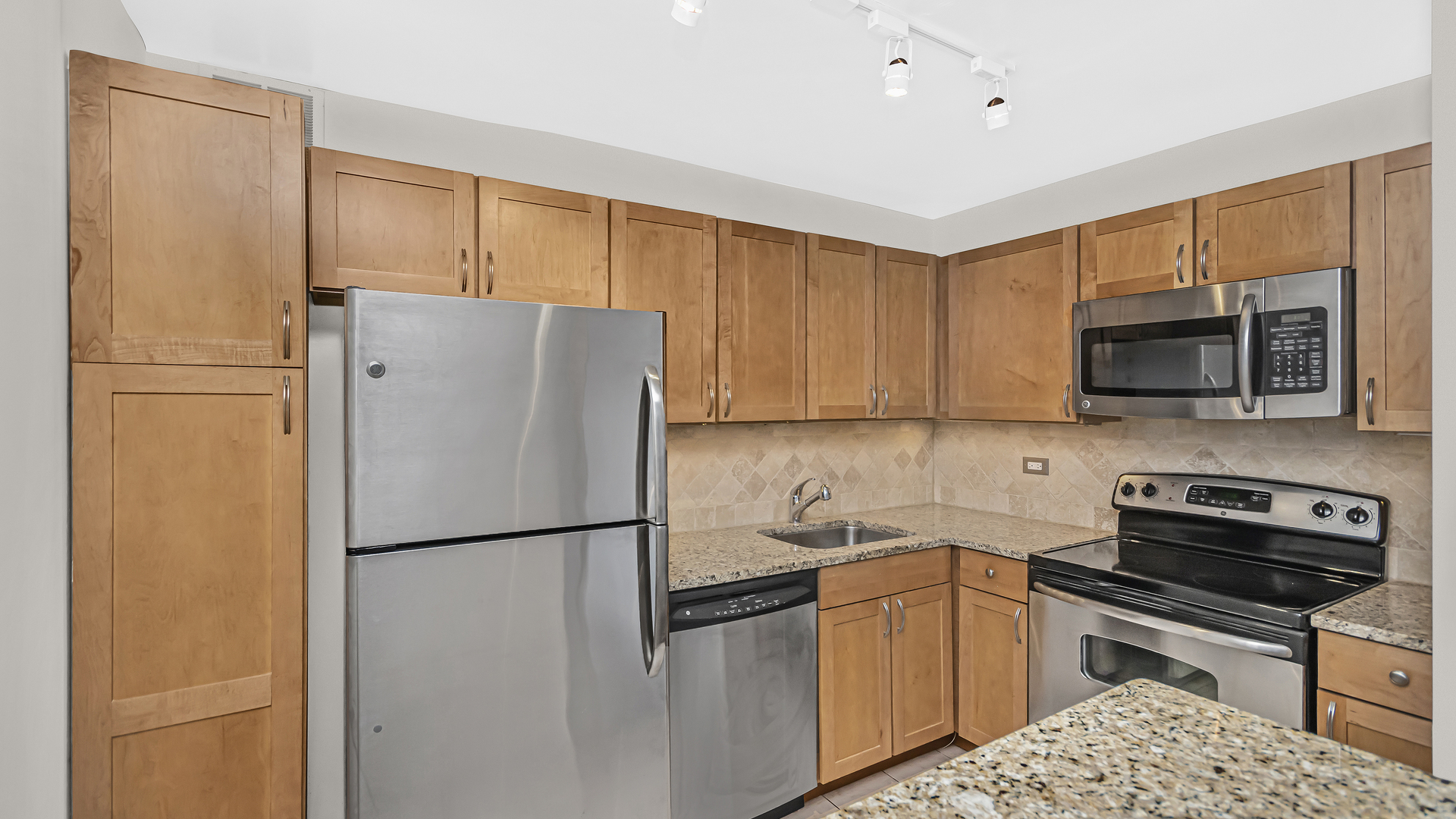 655 West Irving Park Road, Unit 606 Chicago, IL 60613 - Photo 12 of 31