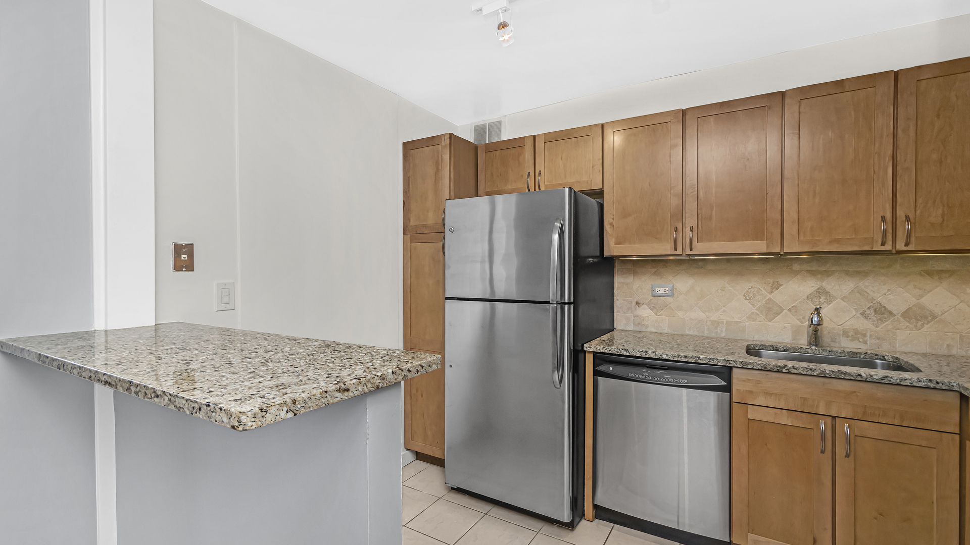 655 West Irving Park Road, Unit 606 Chicago, IL 60613 - Photo 10 of 31
