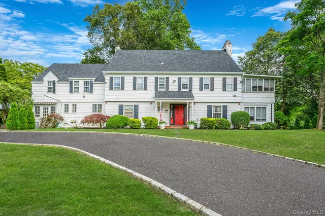 $1,599,999 | 5 Kohlsaat Court, Smithtown, NY 11787