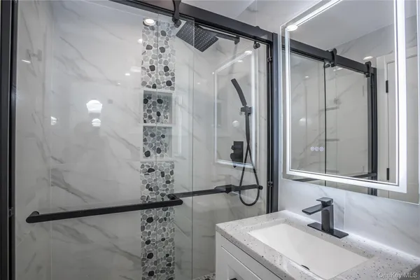 $3,400 | 67-17 Myrtle Avenue, Unit 3F | Glendale