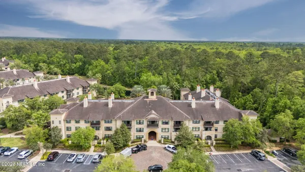 a view of a big room with furniture