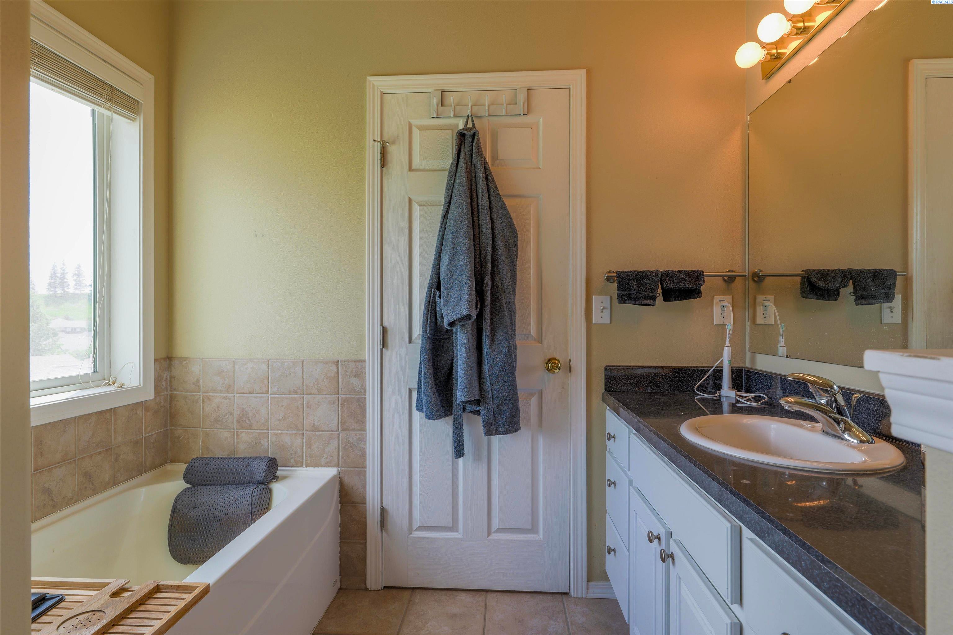 2260 Northwest Ridgeline Drive Pullman, WA 99163 - Photo 24 of 47 Gallery Image 24