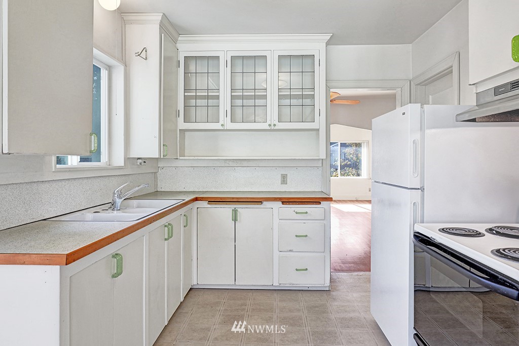 914 North 79th Street Seattle, WA 98103 - Photo 7 of 20