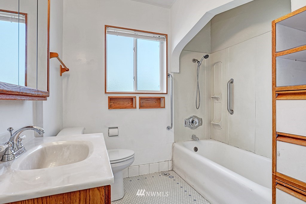 914 North 79th Street Seattle, WA 98103 - Photo 8 of 20