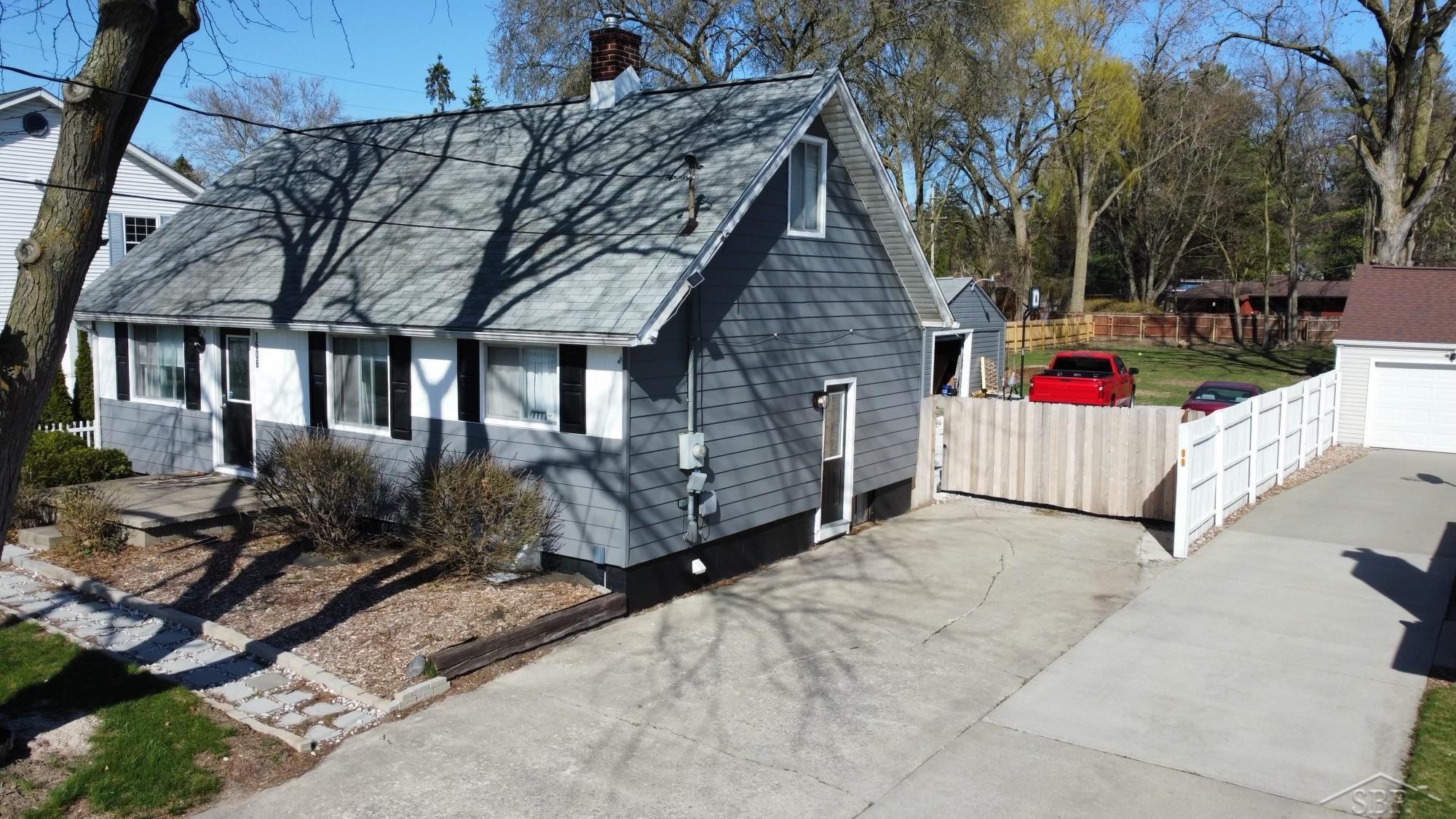 1606 North Center Road Saginaw, MI 48638 - Photo 2 of 9 50108034-1.JPG